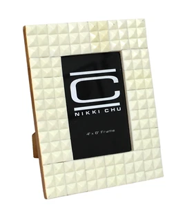 Nikki Chu Foto Bilderrahmen 6x4 Holz & Weiß Nieten Kunststoff Indien - Bild 1 von 4
