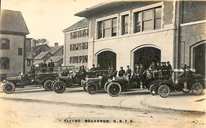Neu Bedford MA Feuerwehrfahrzeuge Fliegendes Geschwader Lastwagen RPPC Postkarte - Bild 1 von 2