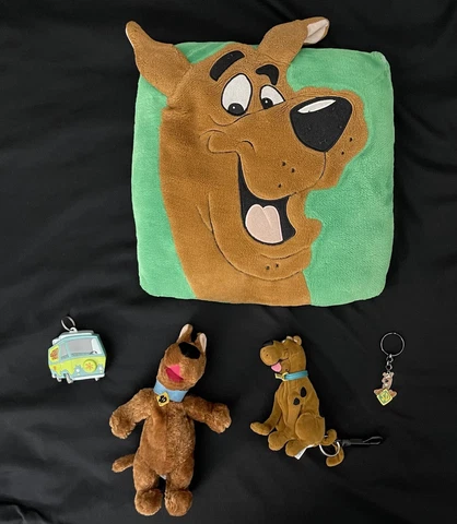 Scooby-Doo - Lot Of 5. Vintage - Pillow, 2 -Keychain, 2 - Stuffed Scooby-Doo Cover