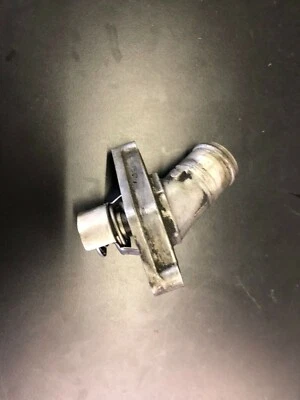 2000 Infiniti I30 Thermostat Housing Upper  Foto 1 de 4