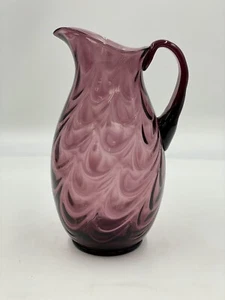 Jarra Fenton Vintage Remolinada Pluma Patrón Amatista Púrpura 10" Estampada - Imagen 1 de 11