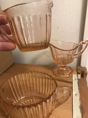 Lote de 3 piezas de vidrio rosa 2 jarras de crema 1 azucarero plato Foto 1 de 4