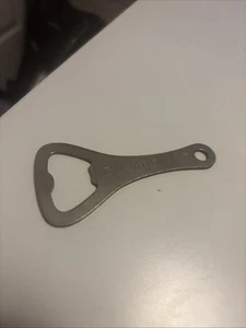 Abridor de botellas British Cruise Cunard Line de colección de los años 50 hecho en Inglaterra usado en excelente estado - Imagen 1 de 7