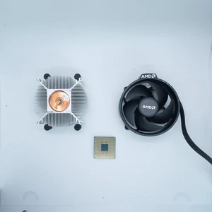 AMD Ryzen 7 1700 - 3.7 GHz CPU Processor AM4 Socket 2016 With Fan - Picture 1 of 2