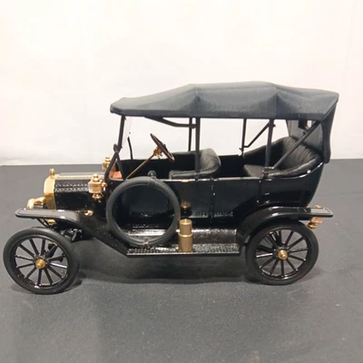 Franklin Mint 1913 Ford Model T & Special Case from 1991" - Image 1 of 4