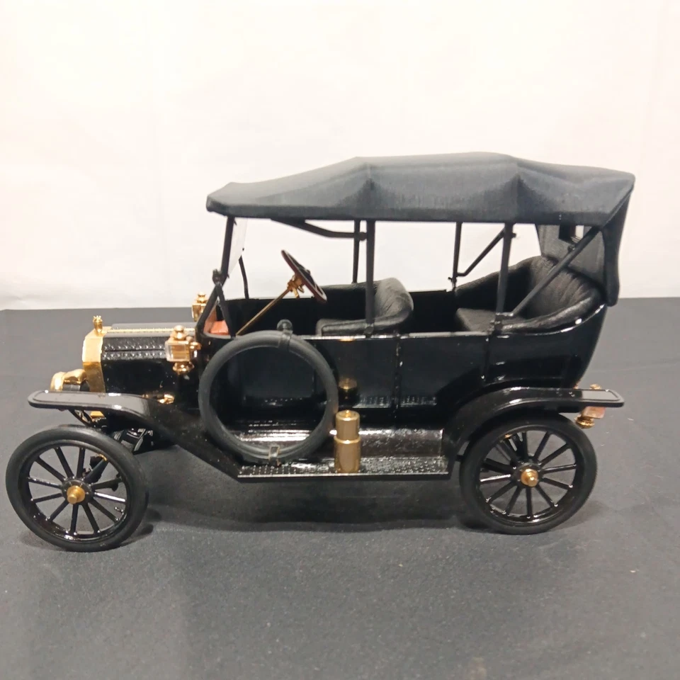 Franklin Mint 1913 Ford Model T & Special Case from 1991" - Image 1 of 4