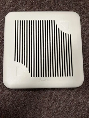 Cubierta de ventilador de escape de baño Delta de 12” X 12” usada solo blanca Foto 1 de 4