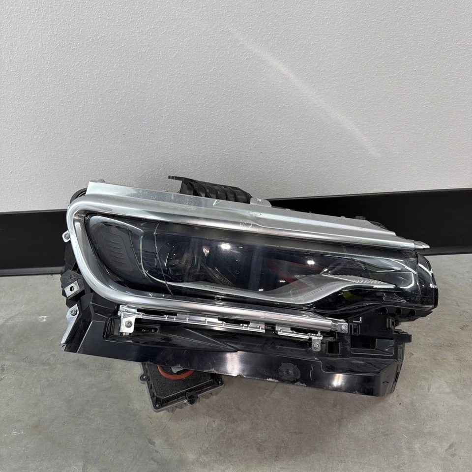 Оригинальная светодиодная фара | 2022–2024 Jeep Grand Wagoneer (правая/пассажирская) - Изображение 1 из 4