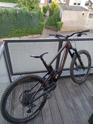 Verkaufe Mein  Santa Cruz Nomad 5.0 C S-Kit 27.5" Oxblood-tan "L" 2022 - Bild 1 von 4