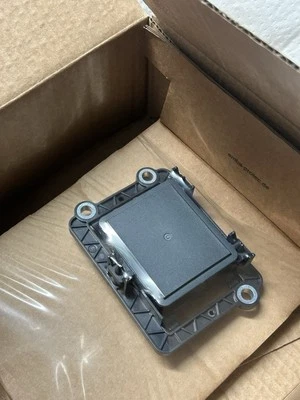 NEW GENUINE NISSAN Radar Control Unit 28437-6UM2A - Image 1 of 3