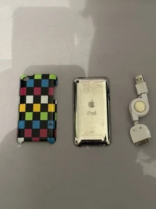 Apple iPod Touch 4th Generation A1367 Silver 8GB (Full Working Order) - Picture 1 of 4
