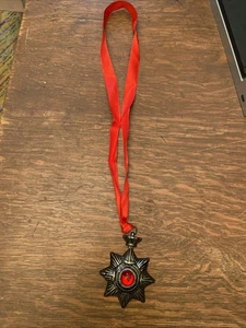 Vampire Necklace Medallion Dracula Spirit Halloween Adult Costume Accessory - Picture 1 of 4