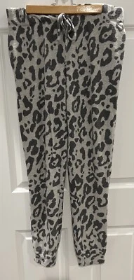 Pantalones de chándal grandes Wandering Dreams grises con estampado de leopardo/animal Foto 1 de 4