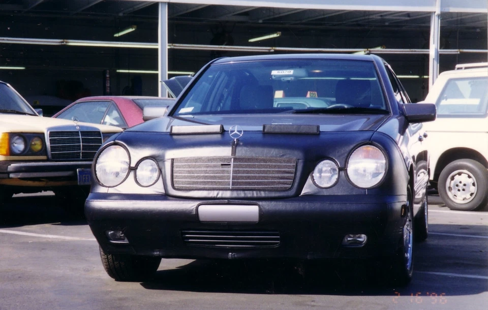 Sujetador con máscara frontal Colgan 2 piezas. Se adapta a Mercedes Benz E300 E320 96-99 con etiqueta con lavadora Foto 1 de 1