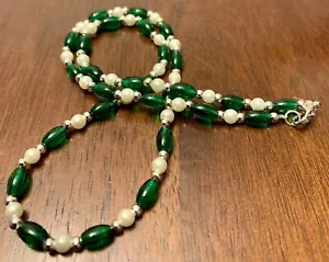 19" Necklace of White Glass Pearls and Green Oval Beads - Picture 1 of 3