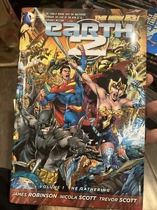 Earth 2 Volume #1 The Gathering Hardcover (DC Comics May 2013) - Picture 1 of 2