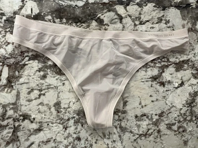 Calcinha Tanga de Cetim Verdadeira Vintage Victoria's Secret Branca Pequena - Imagem 1 de 3
