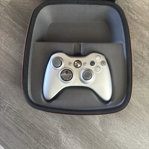 OEM Microsoft Xbox 360 Silver Wireless Controller With Case - Picture 1 of 4