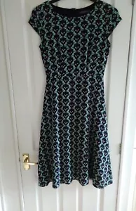 BN Ladies Dress Sz8 Green/Navy Elegant and Figure flattering .Sugarhill Boutique - Picture 1 of 7