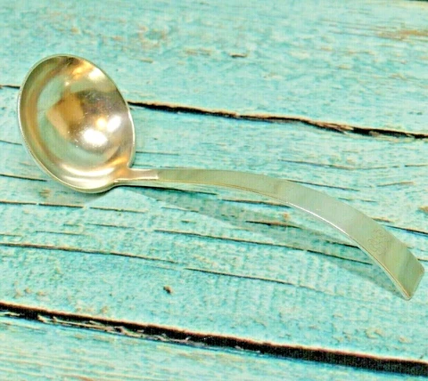 International Sterling Silver Continental 6" Gravy / Sauce Ladle, Mono, 76.3 gms Cover