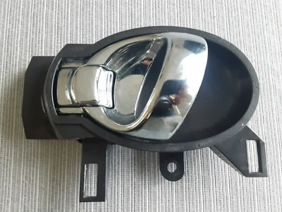 Nissan Versa 2012-2018 trasero izquierdo lado del conductor cromo interior manija de puerta OEM* Foto 1 de 4