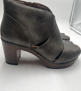 Dansko Women's Size 39 Copper Colored Leather Waterproof Block Heels - Picture 1 of 7