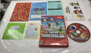 New Super Mario Bros. Wii Wii U Nintendo w/ Manual Map Flyer Tested - Picture 1 of 9