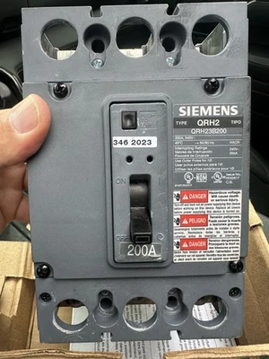 Siemens QRH23B200 200A, 240V, 3-Pole Molded Case Circuit Breaker - Gray - Image 1 of 4