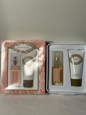 Vintage~ Conjunto Chantily~ 1,0 fl oz Eau de Cologne Spray & Conjunto Lote Corporal 2,0 fl oz - Imagem 1 de 3