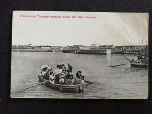 Cartolina Panorama Taranto Vecchio Preso dal Mar Grande Animata Barca RB122 - Foto 1 di 1