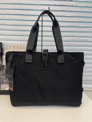 Bolso de Mano TUMI ALPHA BRAVO Retiro 3 Colores AÑO NUEVO LUNAR Negro Outlet Productos Foto 1 de 4