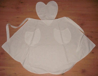 Ancien tablier de service bavette en forme de coeur - Photo 1/4