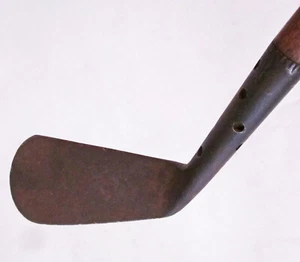 Club de hierro vintage Smooth Face Mashie, con agujeros perforados en manguera, aprox. 1905 - Imagen 1 de 8