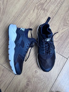 black nike huarache size 5