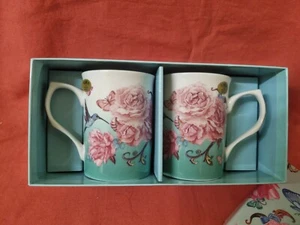 ORIENTAL BIRDS Mugs x 2 Fine China GIFT BOXED BIRDS FLOWERS PINK TURQUOISE - Picture 1 of 4