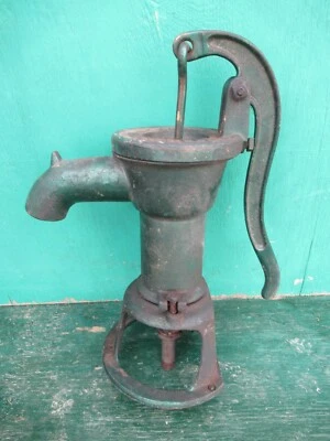 LINDA BOMBA DE ÁGUA MANUAL VINTAGE BROCKVILLE ferro fundido verde ótimo estado!! - Imagem 1 de 4