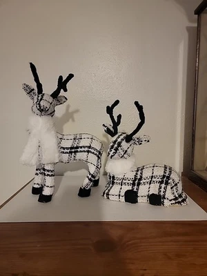 Juego de 2 Ciervos Tela Escocesa Blanco y Negro 15" Y 12" Uso Neutro Todo el Invierno Foto 1 de 4