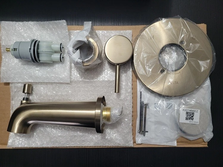 Delta Modern Gold 1 manija bañera y ducha solo adorno (menos cabezal de ducha combinado), CB Foto 1 de 1