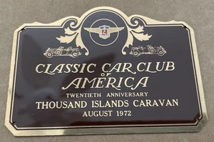 Vintage 1972 CLASSIC CAR CLUB of AMERICA Metall Armaturenbrett Emblem Anhänger Thousand Islands - Bild 1 von 2