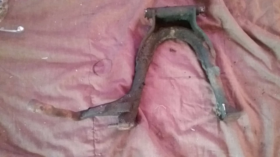 79 82 Honda CB750K CB 750 K cuatro centrales soporte de cabra 1979 1980 1981 1982 Foto 1 de 4