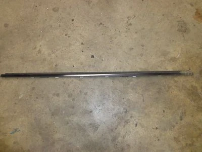 Toyota Supra MK3 1986.5-92 moldura de ventana de pasajero inferior OEM Foto 1 de 4