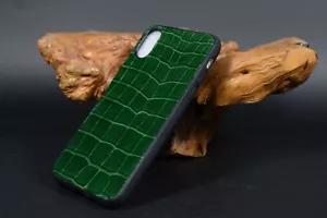 FUNDA I PHONE GENUINA PIEL ALIGATOR VERDE BRILLO HECHA A MANO MA LEATHER UBRIQUE - Imagen 1 de 5