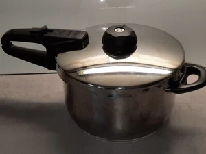 Fissler Vitafit Schnellkochtopf 4,5 L mit Dämpfeinsatz 22 cm, neuwertig - Bild 1 von 11