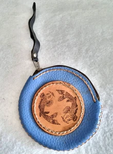 Kleine Echtleder Tasche Geldbörse Duo Fisch Karpfen Glücksmünze rund Dame Mama blau 3" - Bild 1 von 15