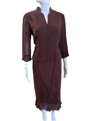 Traje Falda Plaza South Talla 8 Marrón Cuentas con Mangas Campana y Dobladillo Plisado con Volantes Foto 1 de 4