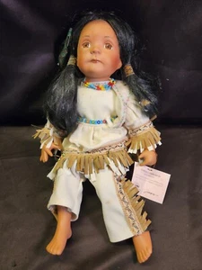 Cathay Depot Collection - Indianer Porzellan Puppe - Limited Edition 1/5000 - Bild 1 von 16