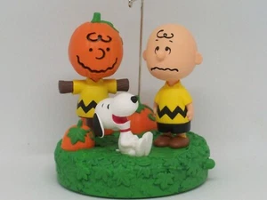 Hallmark 2022 Snoopy's Scarecrow Shenanigans - Peanuts® - Musical - Nuevo en caja - Imagen 1 de 12