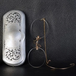 Paire de Lunettes Ancienne  Lorgnions son étui métal guilloché optique - Imagen 1 de 7
