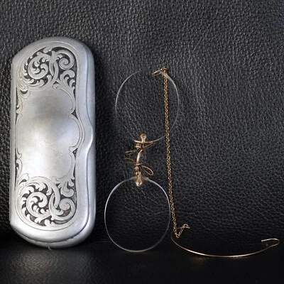 Paire de Lunettes Ancienne  Lorgnions son étui métal guilloché optique - Photo 1/4