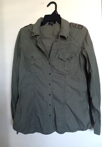 Camisa de estudio Express Design para mujer grande verde oliva botón delantero LS militar - Imagen 1 de 3